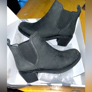 Ladies black ankle boots. Size 8
